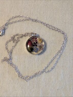 ATI Mexico Silver Floral Resin Pendant Necklace Pressed Flowers